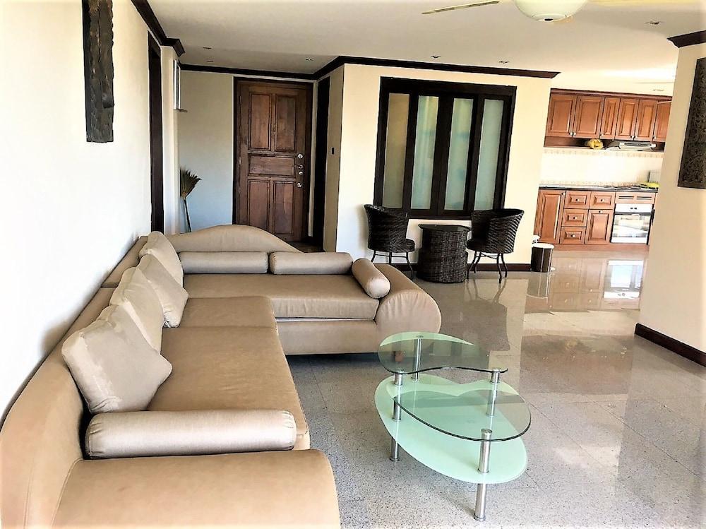Royal Hill Resort Pattaya Corner Condo With sea & Pool Views - Tap to explore photos
