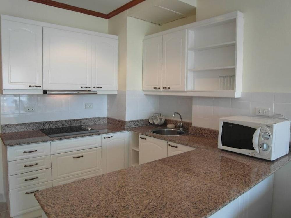 View Talay 1B Floor 6 Room - Tap to explore photos