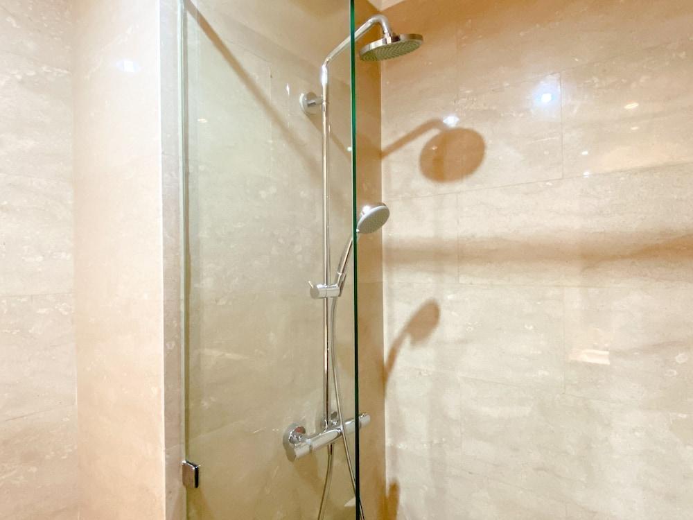Good Deal And Comfortable Studio Menteng Park Apartment - Tap to explore photos