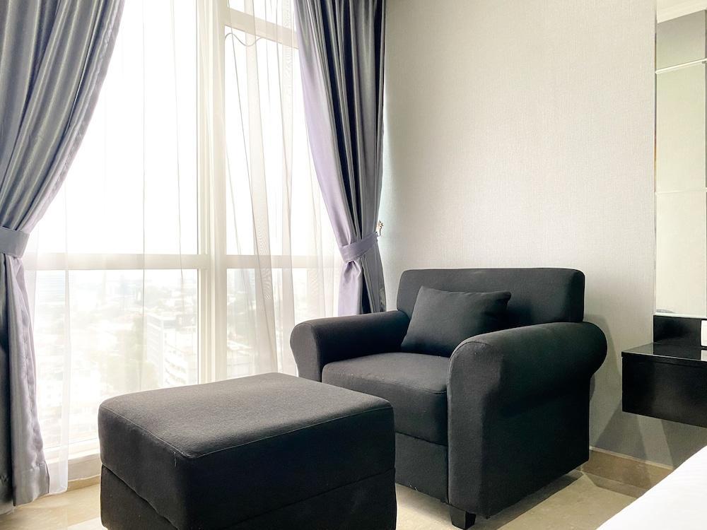 Good Deal And Comfortable Studio Menteng Park Apartment - Tap to explore photos