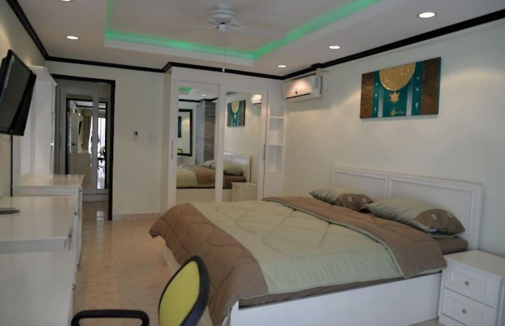 Jomtien Beach Fully Equipped Condominium 3rd Floor Apartment - Tap to explore photos