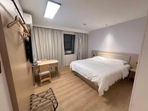 Shangxiajiu City Express Hotel - Tap to explore photos
