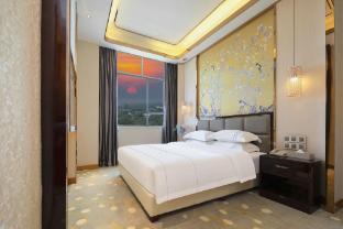 Lugang Hotel (Guangzhou Shijing Yagang Expressway Exit Station)