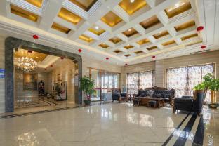 Lugang Hotel (Guangzhou Shijing Yagang Expressway Exit Station) - Tap to explore photos