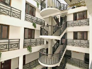 Green Hotel - Tap to explore photos