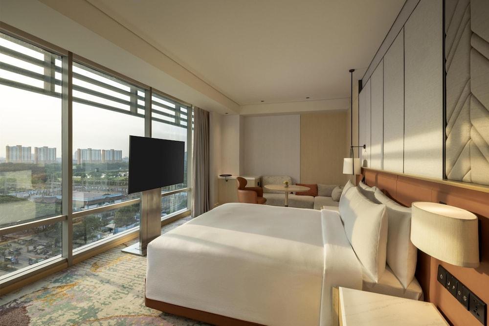 DoubleTree by Hilton Jakarta Kemayoran Room Type - Room, 1 King Bed, Corner