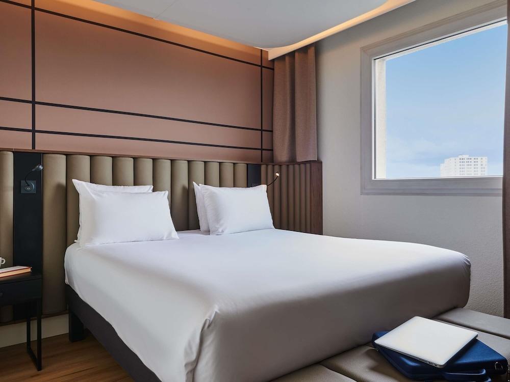 Mercure Paris Nanterre Room Type - Privilege Room - 1 double bed