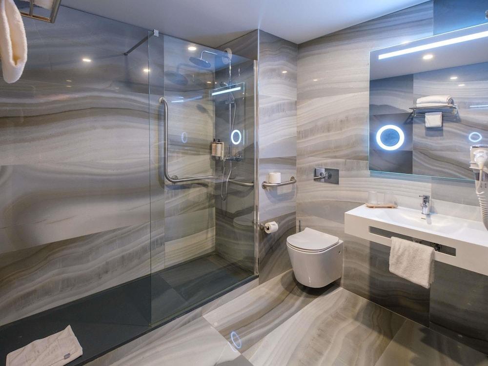 Mercure Paris Nanterre Room Type - Privilege, Premium Room, 1 Double Bed, Accessible