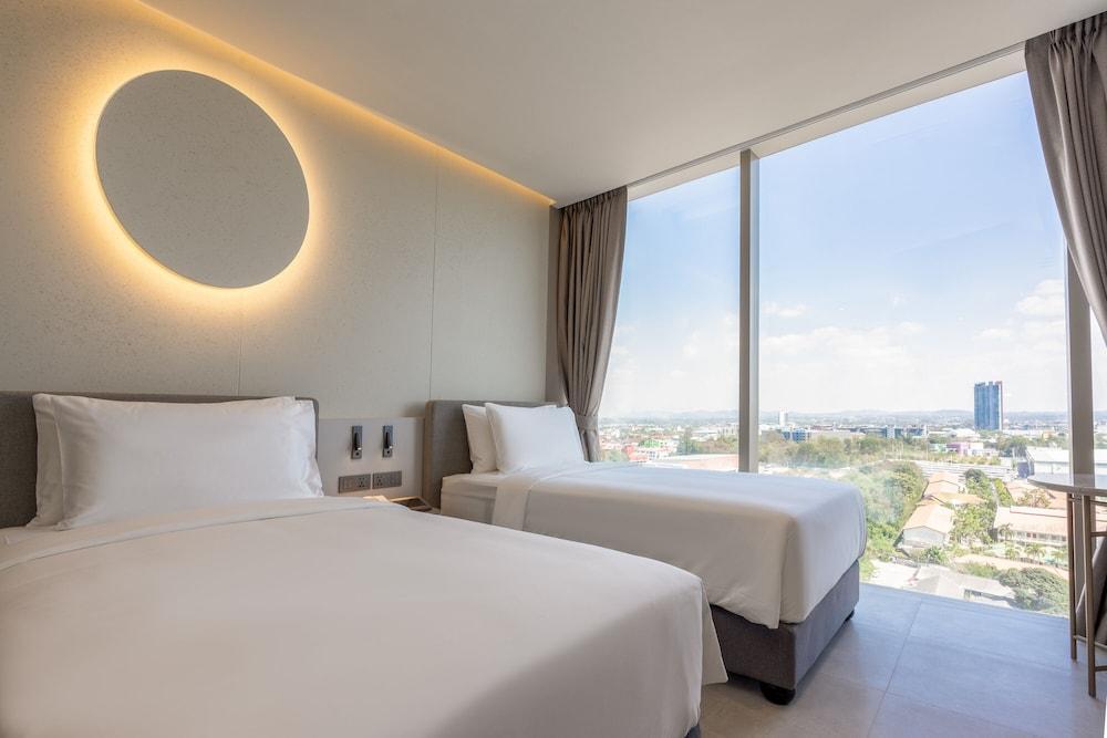 Akara Hotel Pattaya Room Type - Luna Deluxe Sea View Twin