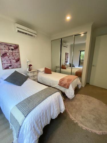 2Bedroom Tranquil Townhouse CLOSE TO CITY & AIRPORT