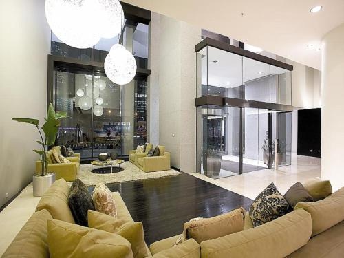 Luxury designer suite in most prestigious location in Melbourne - Tap to explore photos