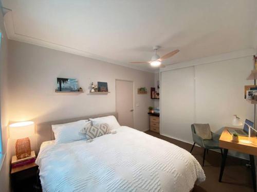 Beautiful 1 bedroom unit 1 block from Coogee beach - Tap to explore photos