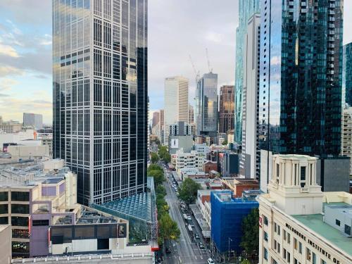 Melbourne CBD Empire Apartment