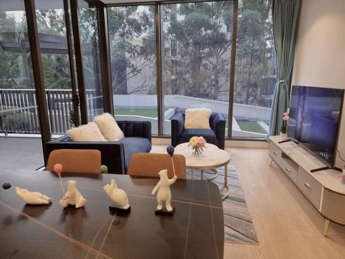 Sapphire Royale Suite in Macquarie Park - Tap to explore photos