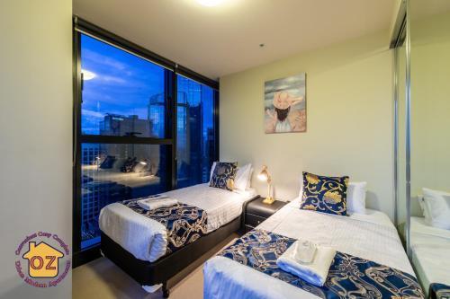 Aussie Escape Apartments - Skyline Collins Tower - Tap to explore photos