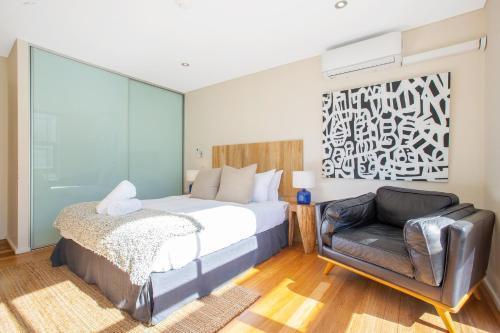 Sunshine Loft With Balcony by Sydney Dreams