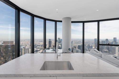 Sub Penthouse Apartment - 8408 - Tap to explore photos