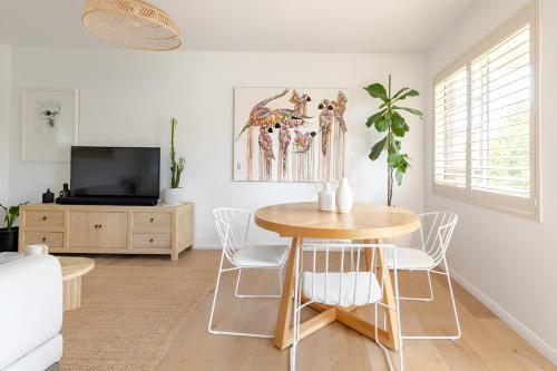 Stylish and Spacious Beach Apartment - Tap to explore photos