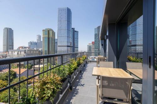 Ramada Encore by Wyndham Istanbul Sisli - Tap to explore photos
