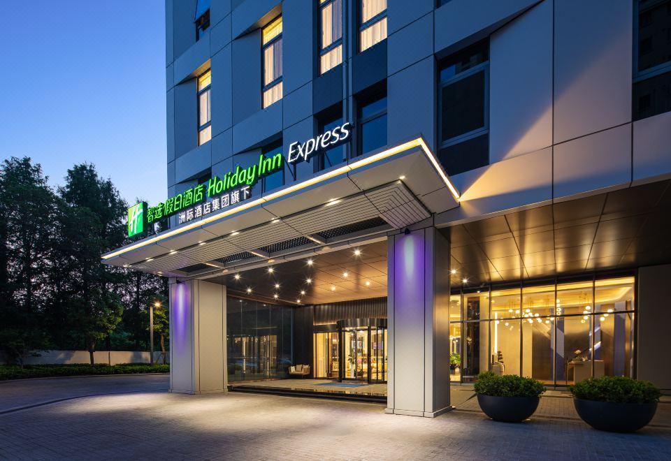 Holiday Inn Express Shanghai Changfeng Park - Tap to explore photos