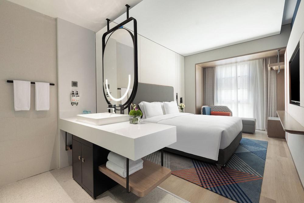 Holiday Inn Express Shanghai Changfeng Park - Tap to explore photos