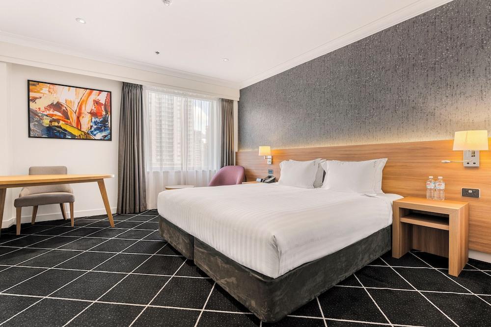 Furama Darling Harbour Room Type - Premier King