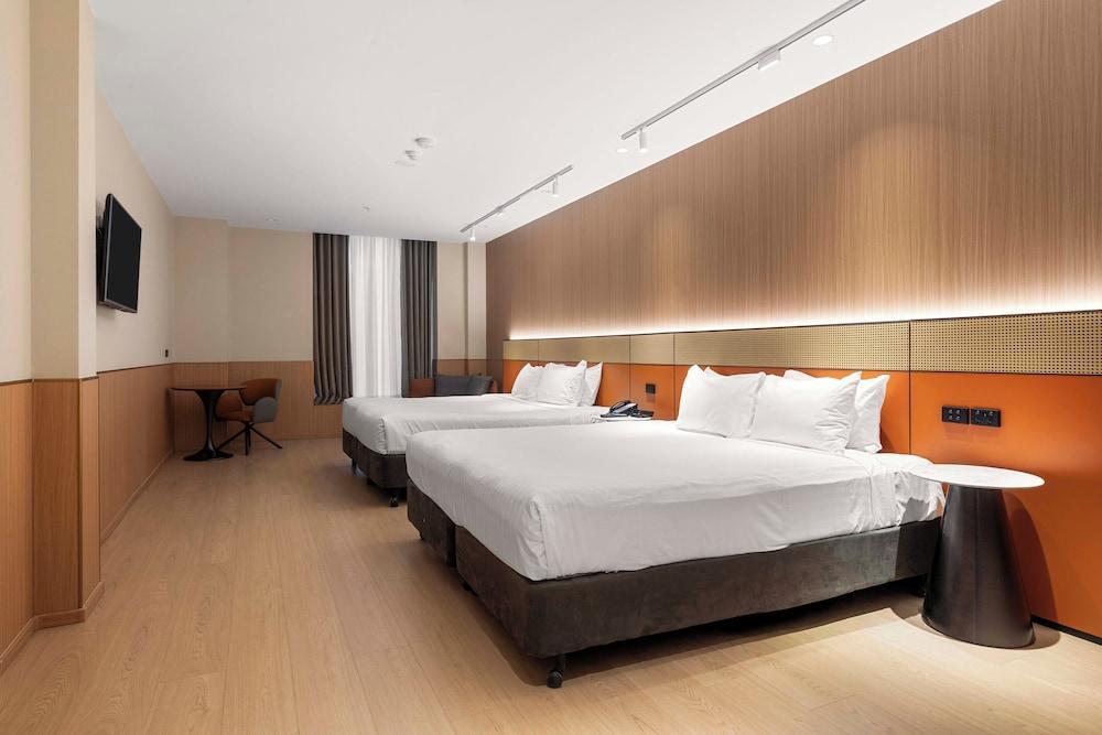 Furama Darling Harbour Room Type - Superior Family Room