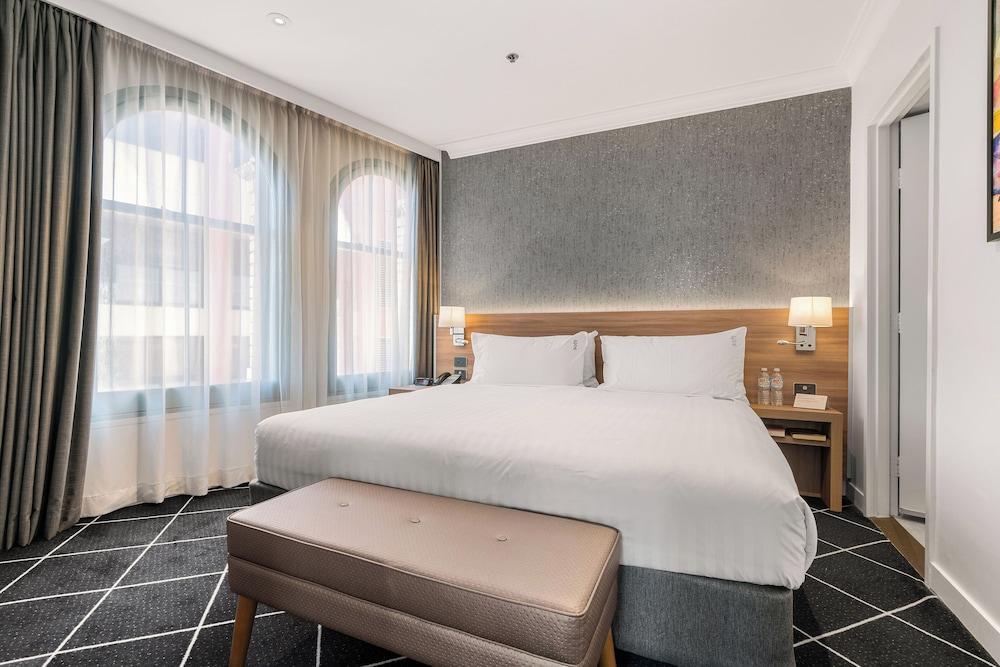Furama Darling Harbour Room Type - Family Suite