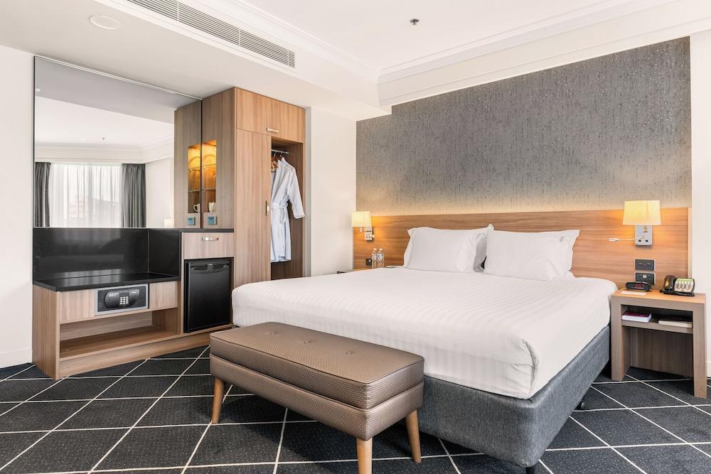 Furama Darling Harbour Room Type - Deluxe Suite
