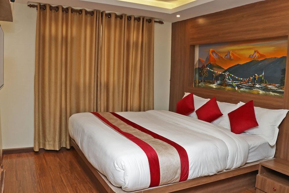 Hotel DipJyoti Room Type - Deluxe Double Room