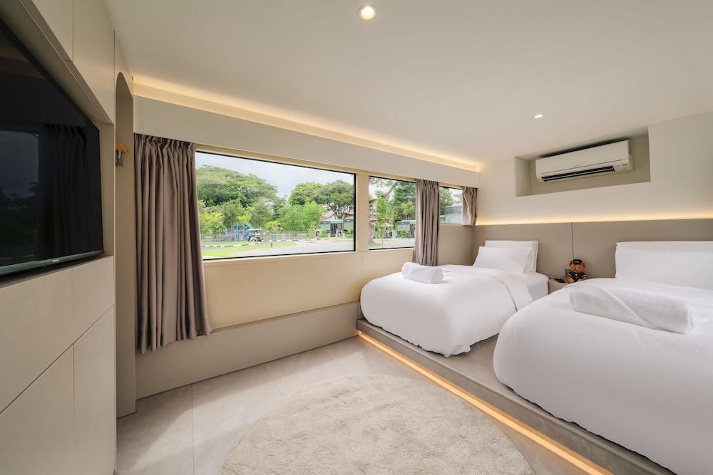 The Bus Collective Room Type - Duxton Twin