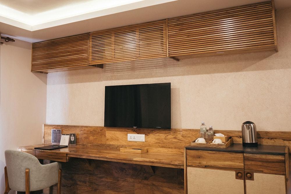 Hotel Bhrikuti Tara Room Type - Deluxe Double or Twin Room, 1 Bedroom, City View Hotel Bhrikuti Tara Room Type - Deluxe Double or Twin Room, 1 Bedroom, City View
