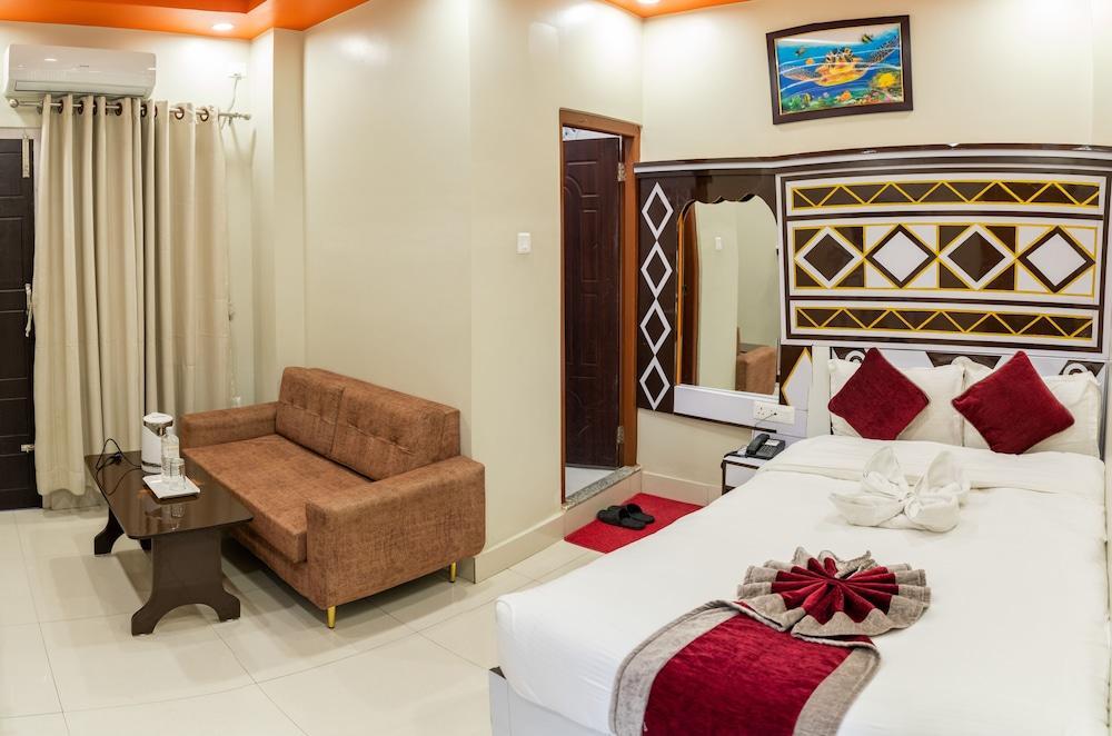 HotelJanmabhumi Room Type - Deluxe Double Room