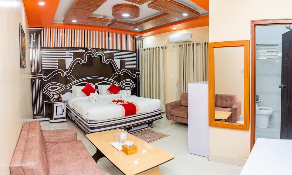 HotelJanmabhumi Room Type - Superior Double Room, 1 King Bed, City View