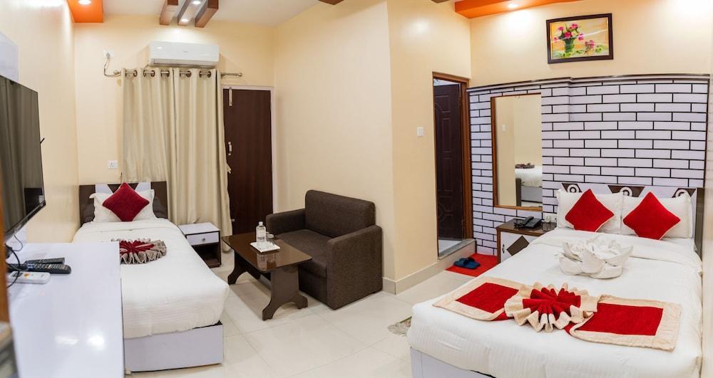 HotelJanmabhumi Room Type - Deluxe Double or Twin Room, 1 Bedroom