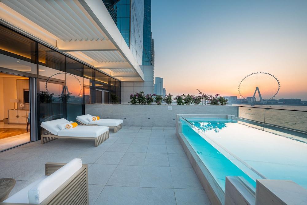 FIVE LUXE Room Type - Pool Terrace Suite
