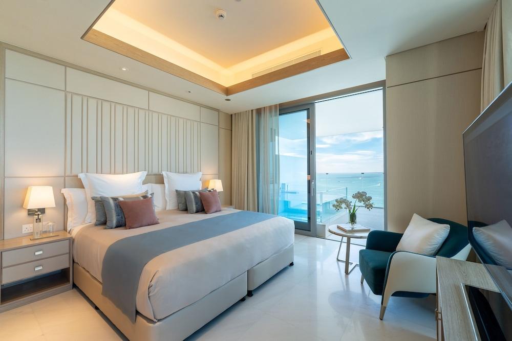 FIVE LUXE Room Type - 1 Bedroom Skyline Suite with Pool FIVE LUXE Room Type - 1 Bedroom Skyline Suite with Pool