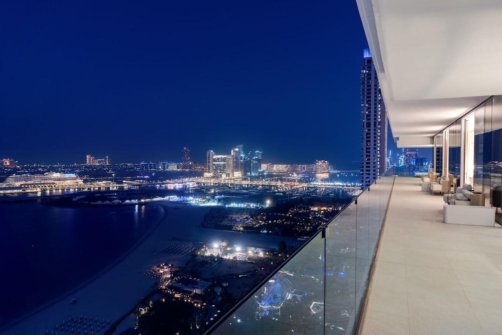 FIVE LUXE Room Type - 4 Bedroom Skyline Suite with Pools