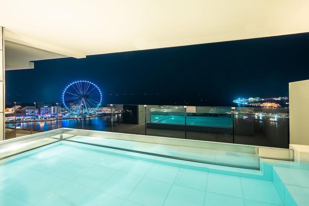 FIVE LUXE Room Type - 3 Bedroom Skyline Suite with Pool
