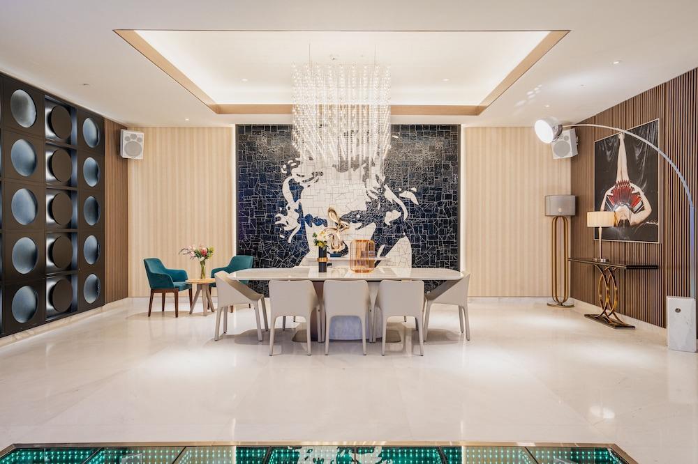 FIVE LUXE Room Type - Encore Suite