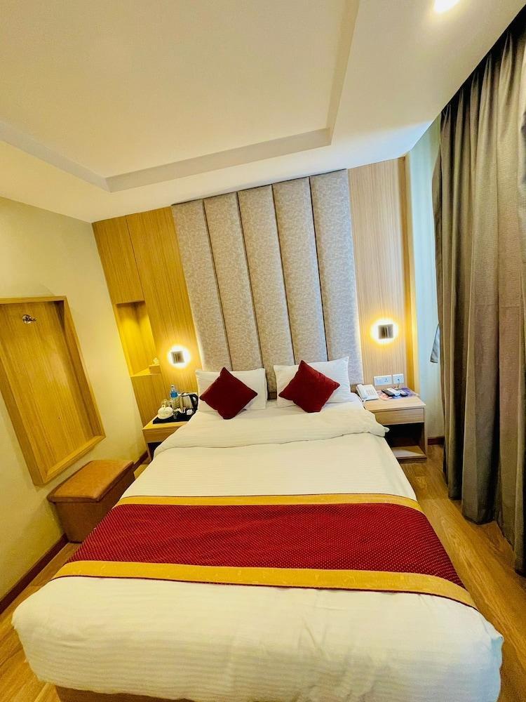 Hotel Aerocity Room Type - Deluxe Double Room