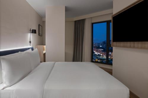 Hampton by Hilton Istanbul Merter - Tap to explore photos