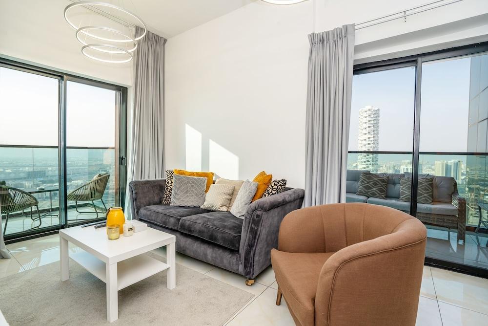 Tanin - Modern Spacious 1BR Apartment With 2 Balconies - Tap to explore photos