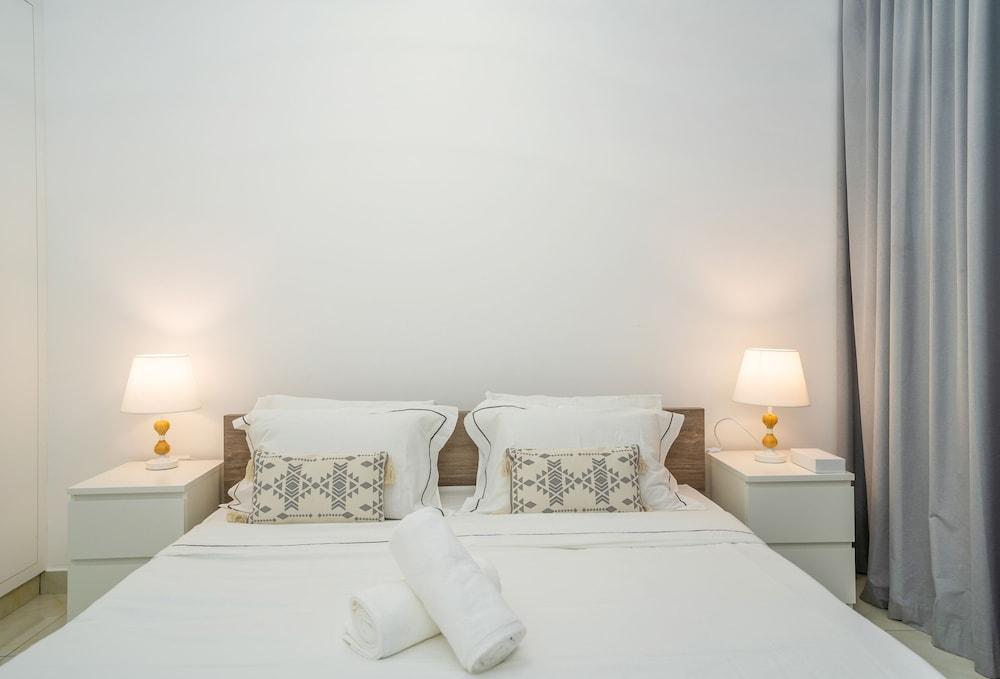 Tanin - Modern Spacious 1BR Apartment With 2 Balconies - Tap to explore photos