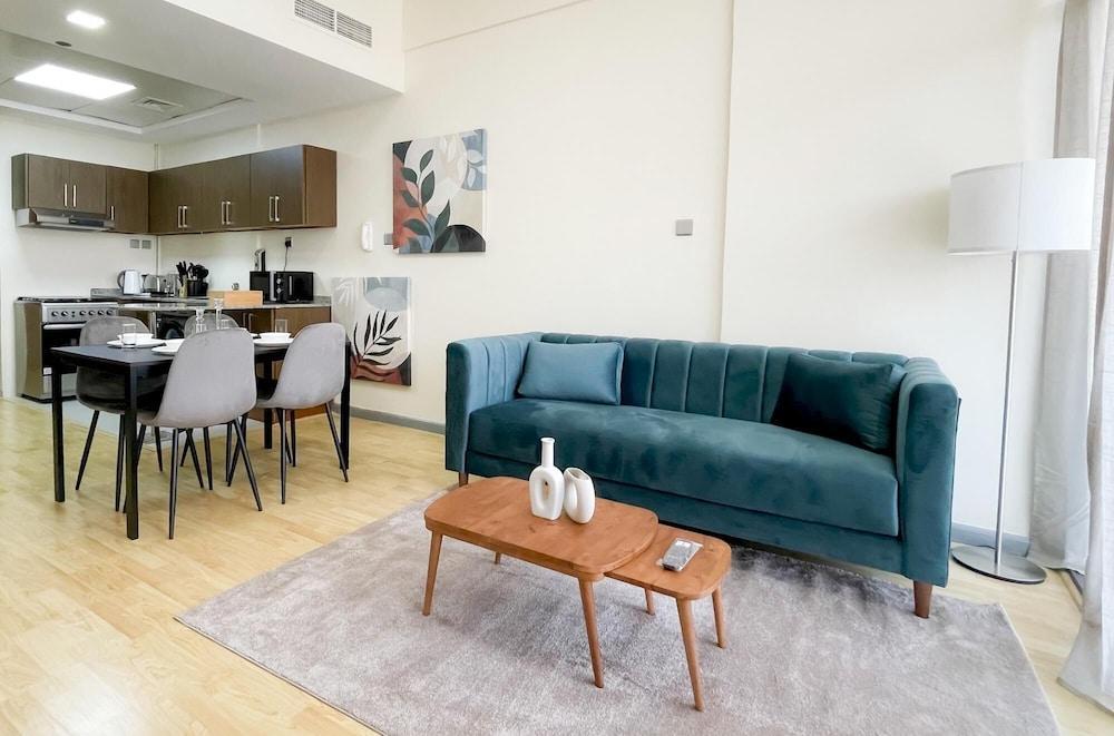 Elite LUX Holiday Homes - Superb Convenient 2 BR Duplex in Silicon Oasis Dubai - Tap to explore photos