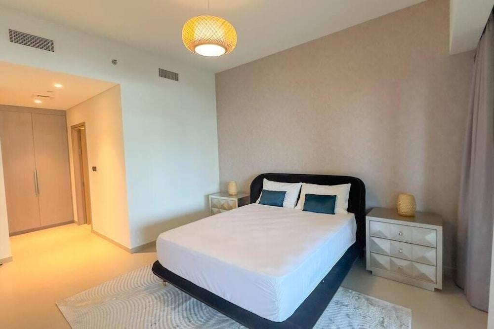 Mh - Stylish 2-bedroom Residence Ref 4100 - Tap to explore photos