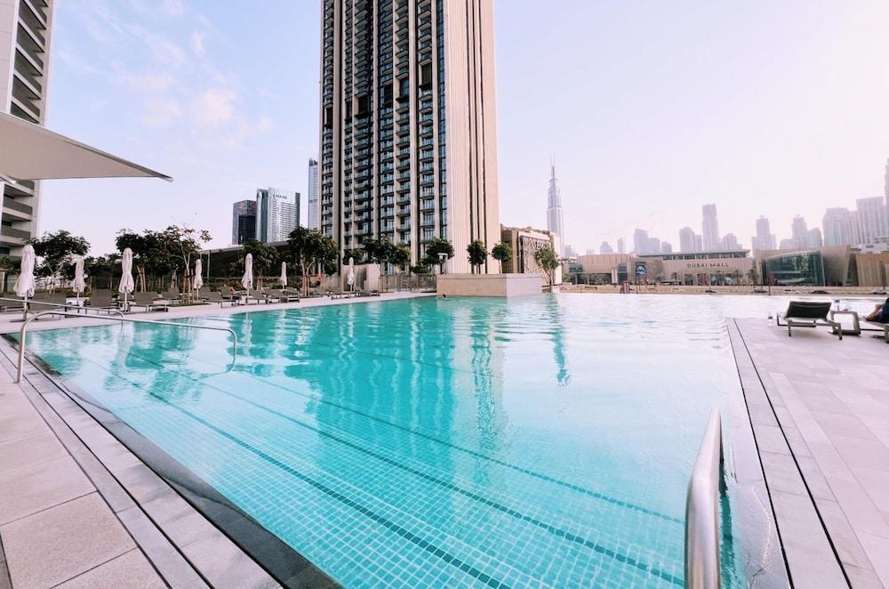 Elegant 1BR Apt Steps Away From Dubai Mall - Tap to explore photos