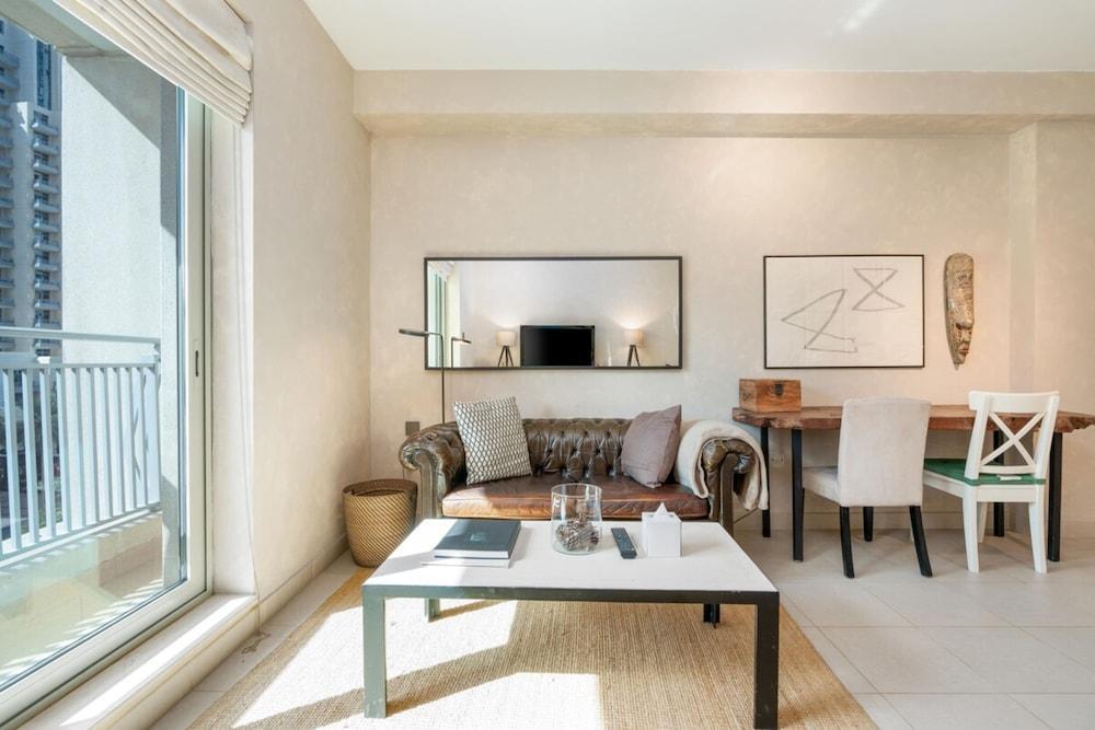 Stylish Studio Apartment w/ Patio, Downtown Dubai - Tap to explore photos