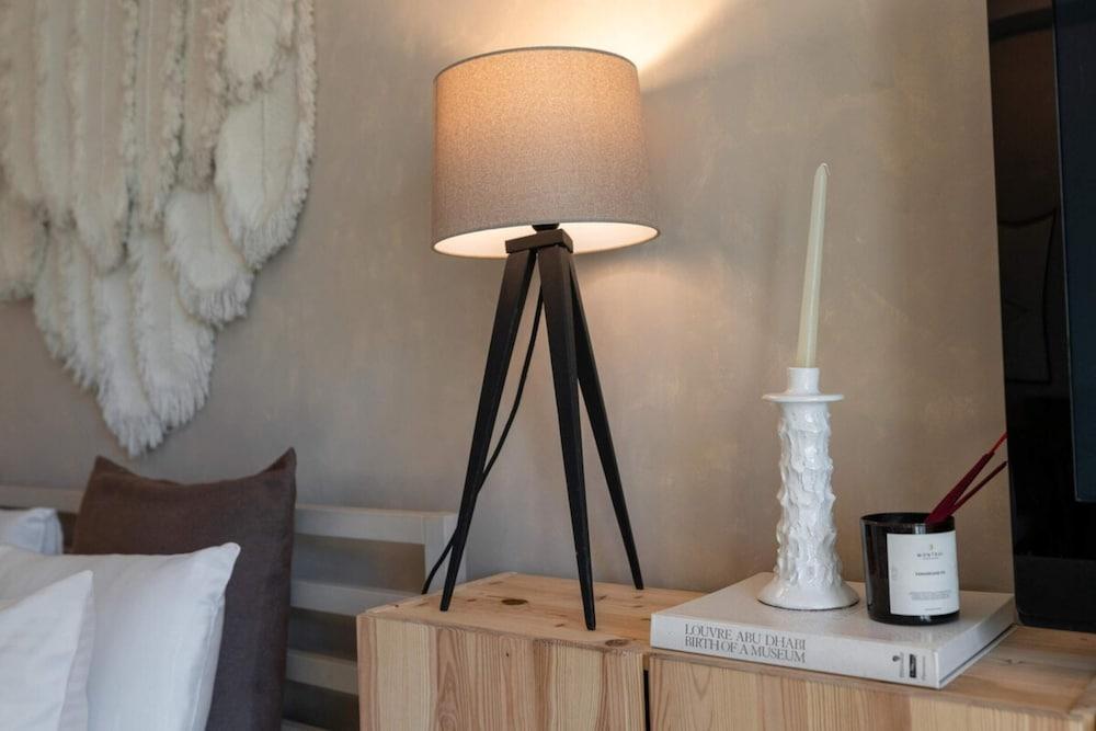 Stylish Studio Apartment w/ Patio, Downtown Dubai - Tap to explore photos
