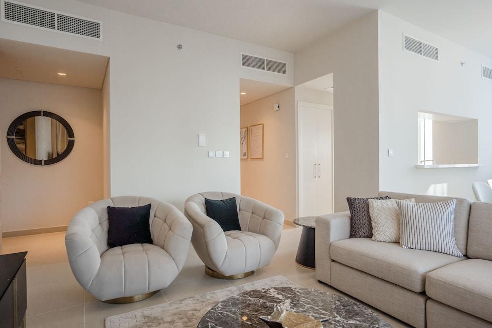 Nasma Luxury Stays - Harbour Gate T1 - Tap to explore photos